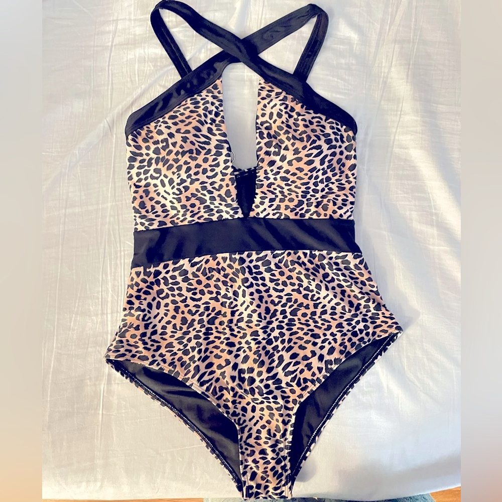Pink Lily Sunlit Bungalow Halter Animal Leopard Print One Piece Swimsuit — Large